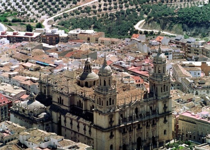 Tag 4 l Von Granada nach Jaén – Zwischen Olivenhainen und andalusischer Renaissance (94km) l Parador von Jaen