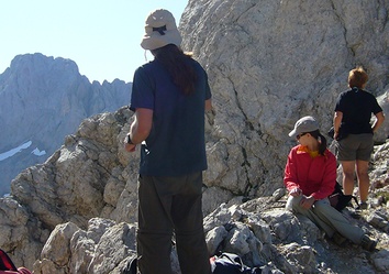 Wanderpfad über den Aliva-Pass mit Blick ins Kantabrische Gebirge