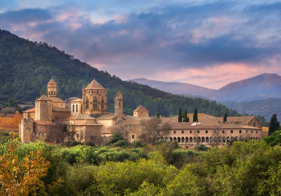 Exklusive Priorat Weinreise: Kataloniens Spitzenweine und Sterne-Gastronomie